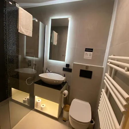 Skyline With Jacuzzi And Sauna *