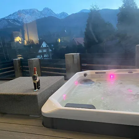 Skyline With Jacuzzi And Sauna فيلة