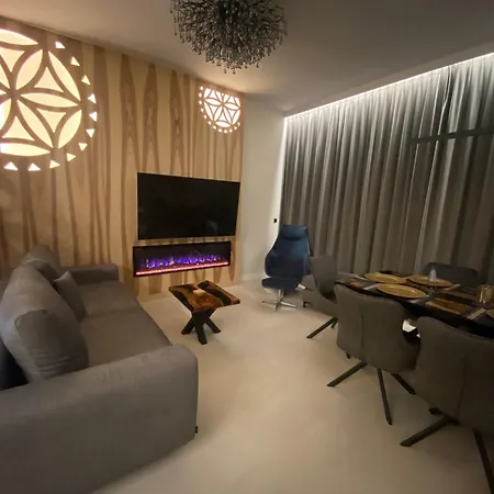 Skyline With Jacuzzi And Sauna فيلة *