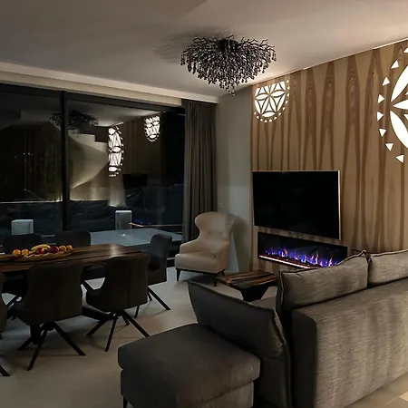 Skyline With Jacuzzi And Sauna
