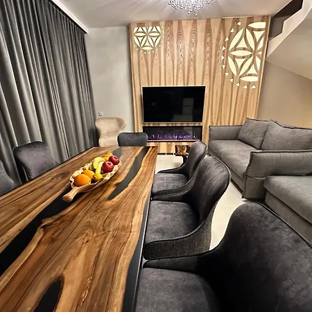 Skyline With Jacuzzi And Sauna فيلة