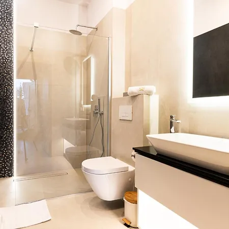 Skyline With Jacuzzi And Sauna فيلة